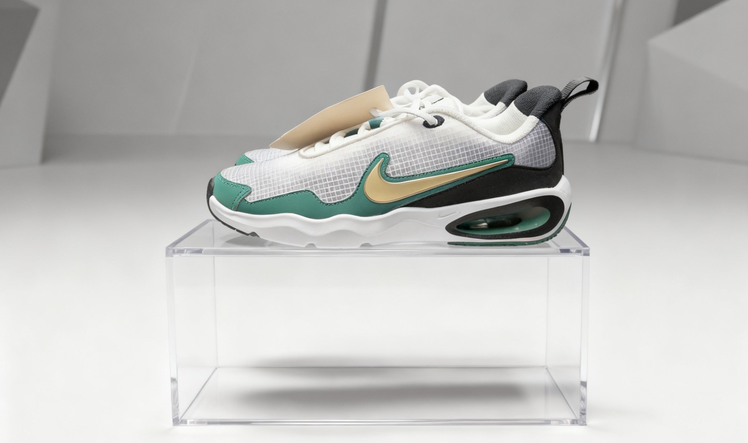 NIKE AIR MAX NOVA